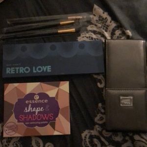 Eyeshadow and makeup bundle
